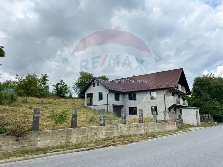 Casă / Vilă cu 7 camere de vânzare - 2