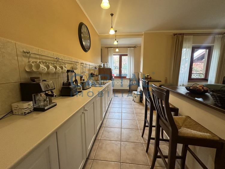 Casa, singur in curte, cu acces auto, ultracentral, Oradea, comision 0% - 5