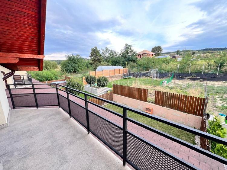 Casa cu 7 camere | 3 balcoane | Garaj | 220 mp + 80 mp curte | Cartier Panorama - 34