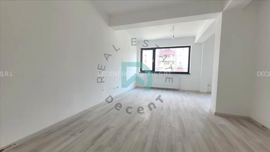 Studio,  47 mp, Tractorul - 7