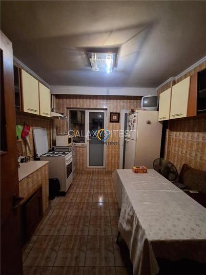 Apartament trei camere Tudor Vladimirescu etaj 3 8 - 11