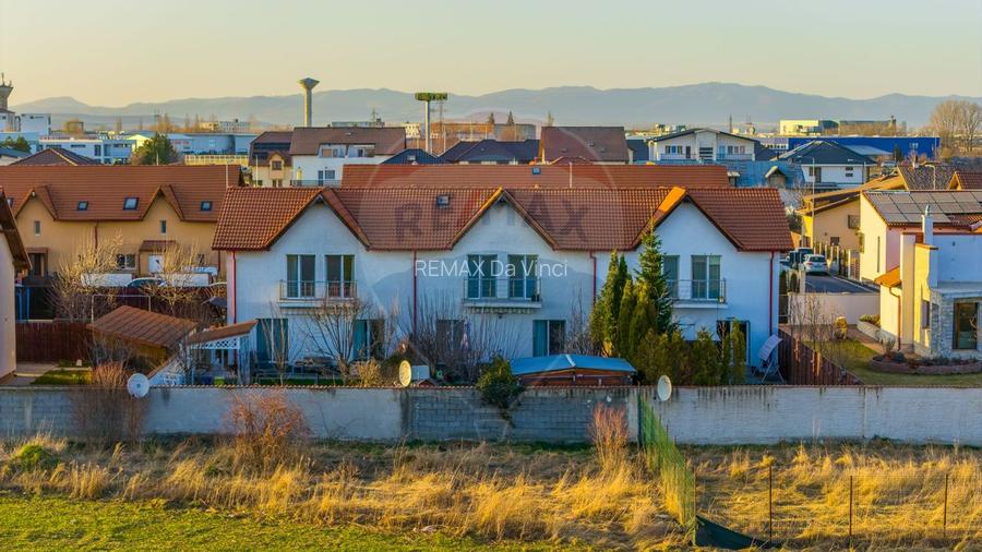 Casă / Vilă cu 4 camere de vânzare în zona Central - 46