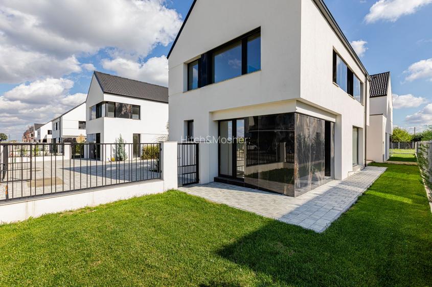 Casa Modernă cu Spații Vitrate Generoase - 4