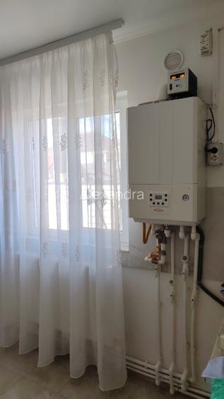 Casă cu curte și garaj de vânzare  - 9