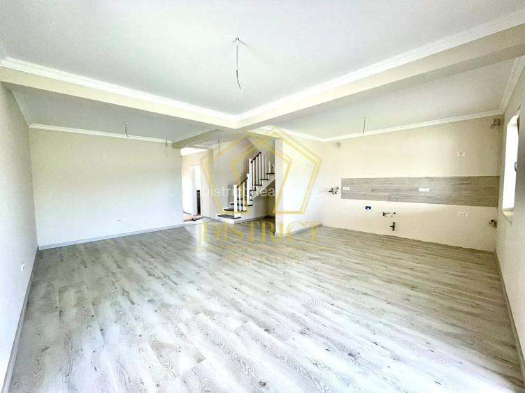 Casa despărțită prin garaj cu 5 camere | Giroc - 2