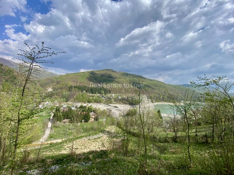 Teren vedere panoramică lac Paltinu si dealuri împădurite in Valea Doftanei - 3