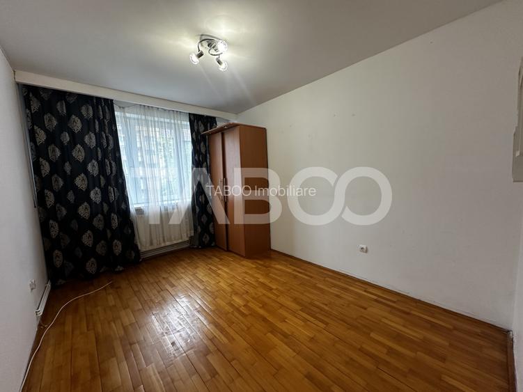 Apartament de vanzare 2 camere decomandate Mihai Viteazu etaj 1 - 2