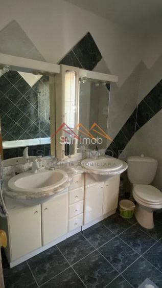 Vila de vanzare, teren 3100 mp, 7 camere, 6 grupuri sanitare, 3 CT, an 1997 - 50