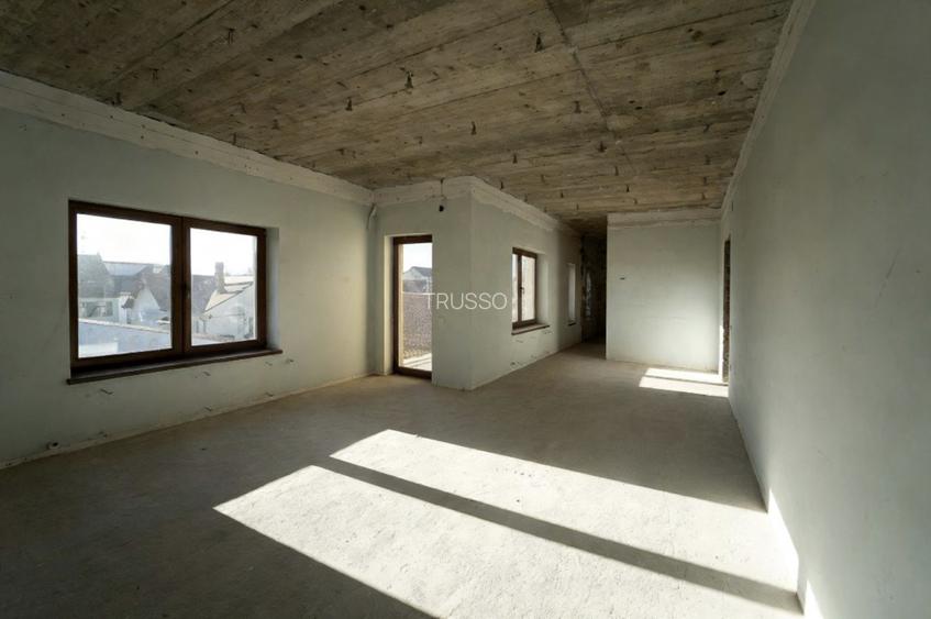 Oportunitate Majoră de Investiție - 709 mp Utili și  1564 mp Teren - 11