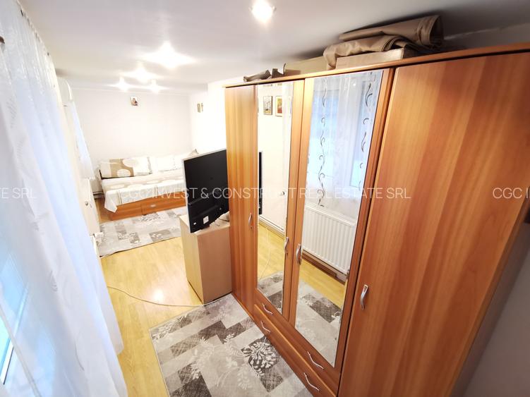 Spatiu de Birouri-Acces pietonal-Spitalul Judetean-5 Camere-Vitrina 12 M- 131 MP - 36