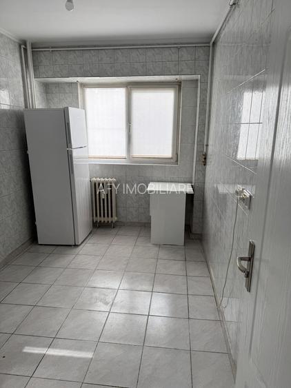 De închiriat: apartament 3 camere - nemobilat - ideal birou - Gorjului - 4