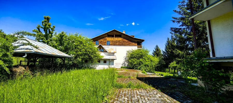 Complex imobiliar format din 2 Vile si un teren generos de 3659Mp - 5