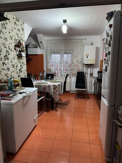 Apartament decomandat 4 camere - 16