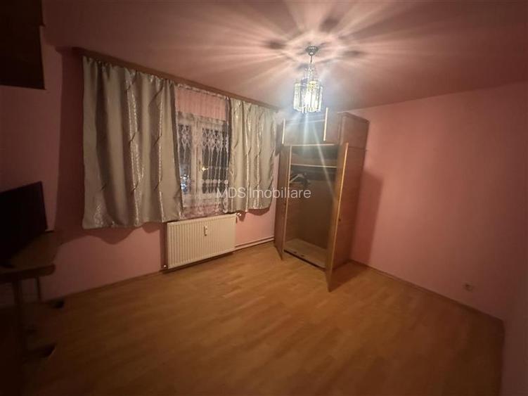 56mp, mobilat si utilat in bloc anvelopat lingă piata Doina - 5