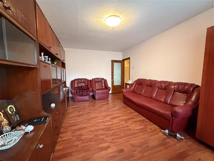 Apartament 2 camere, etajul 3, decomandat- Nicolina - 2