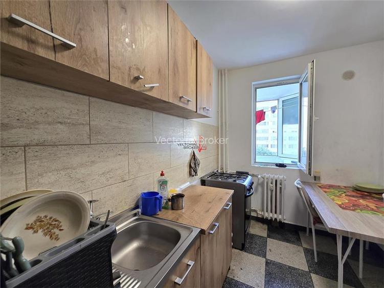 Apartament et.6/10 zona Colentina- Teiul Doamnei - 9