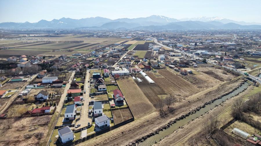 Teren intravilan cu hala construita - 12