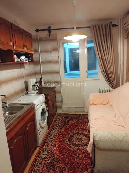 Bulevardul Basarabia - Intrarea Barsei-3 camerei - 13