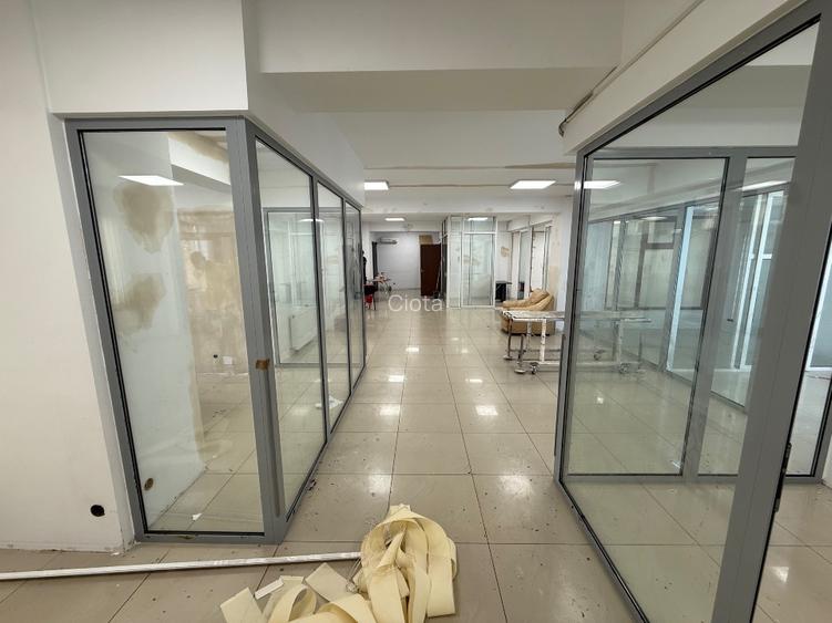 Inchiriez spatiu pretabil birouri sau alte activitati + 2 locuri de parcare sub - 4