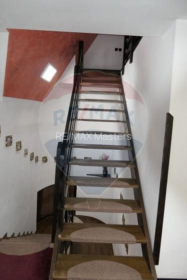 Vilă cu 10 camere de vânzare în zona Centrala - 6