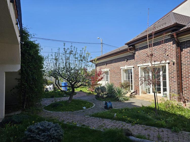 Casă spațioasă de închiriat cu curte amenajată și facilități complete - 8