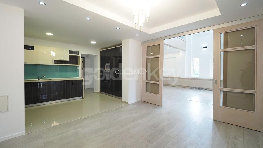 Vila insorita situata in complex langa Scolile Internationale - 8