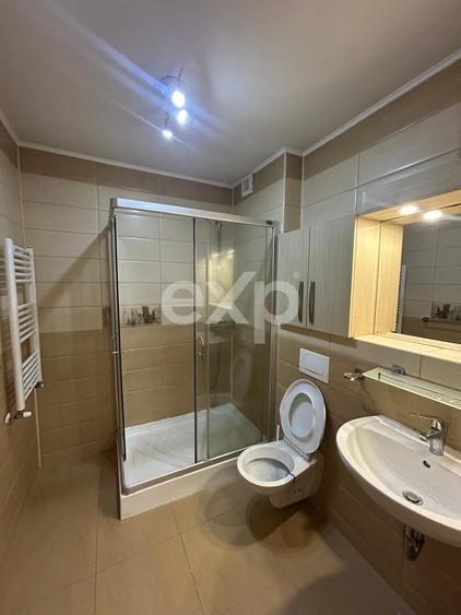 Apartament 2 camere de vânzare – Tractorul, loc parcare 122000 Euro.
