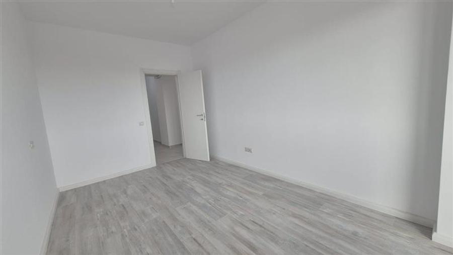 Revanzare, fara TVA: Apartament 3 camere, bloc nou, zona semicentrala