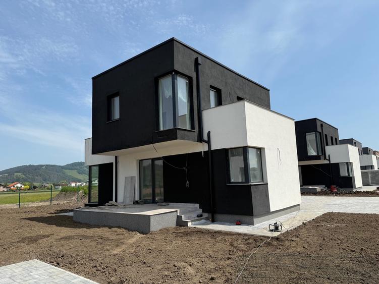 Casa moderna 5 camere intabulata in ansamblu rezidential