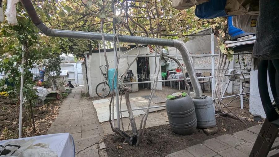 De vanzare casa + curte 197mp, zona Salaj - 2