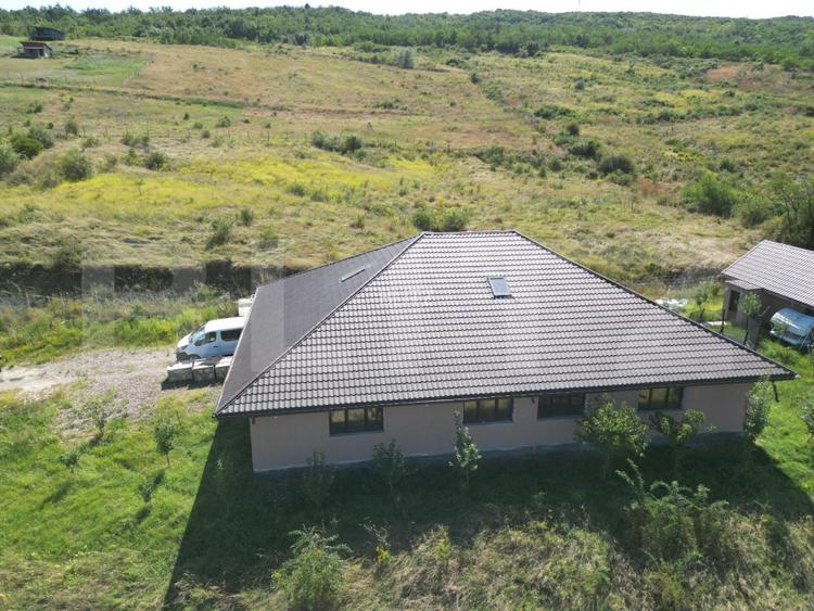 2 Case , 7 camere , 5 bai, 280 mp utili, 1200 mp teren, zona sat Chiperesti  - 3