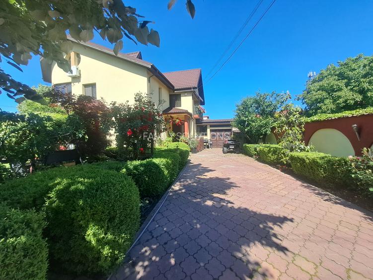 Casa individuala cu piscina. P+1+M. zona foarte buna - 55