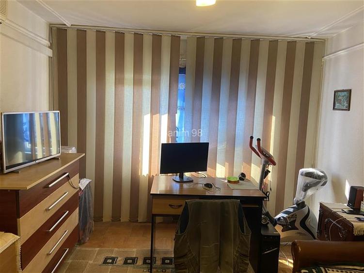 Apartamen 3 camere , cartier Sud 70 mp , decomandat - 2