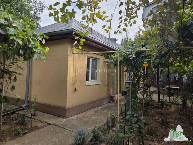 In exclusivitate Piata Veteranilor casa individuala  7 min de metrou - 5