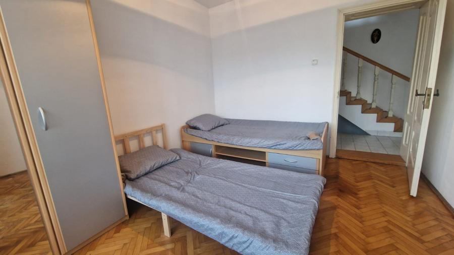 INCHIRIERE Casa individuala D + P + E + M cu 8 Camere 5 Bai 750 mp Teren CETATE