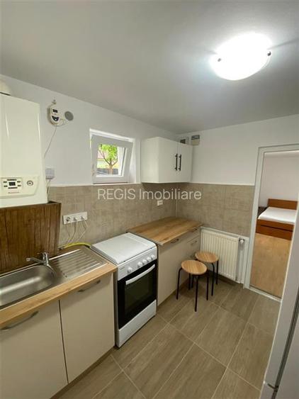 Garsoniera la casa cu curte proprie Centru - 9