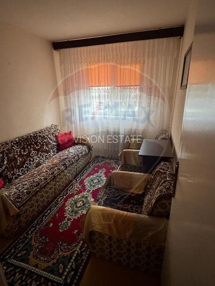 Apartament cu 3 camere de vânzare în zona Craiovita Noua - 9