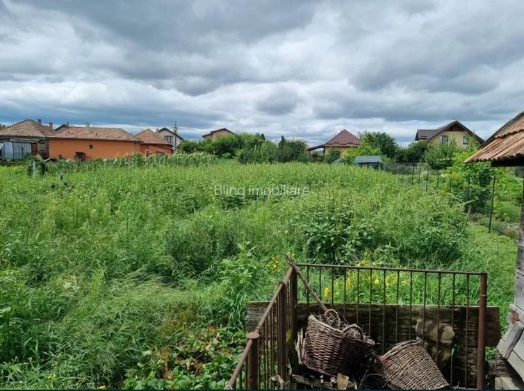 Teren generos 1411 mp cu casa veche si utilitati in centrul Apahidei - 5
