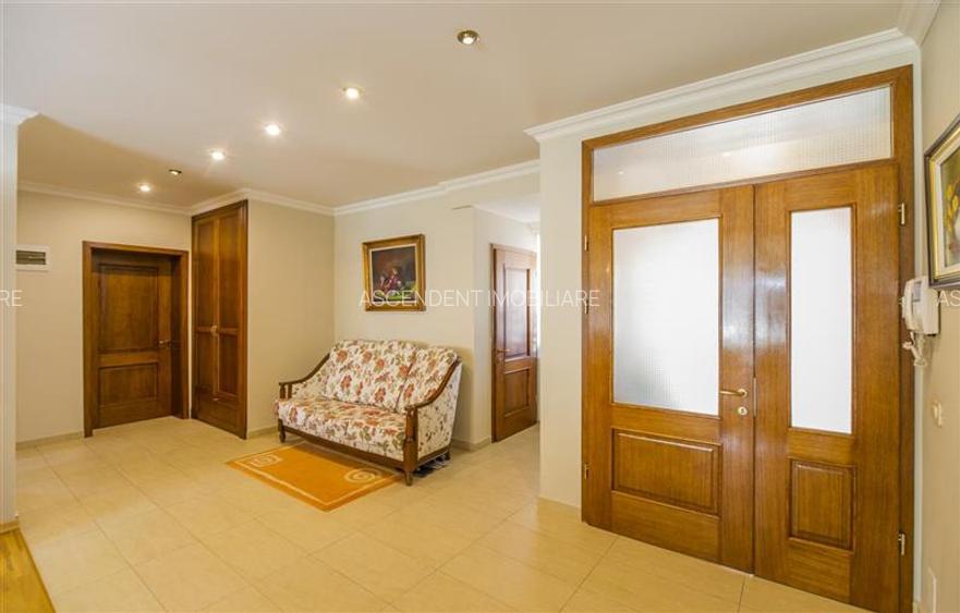 FILM ! Pe armonia a 1.100 mp teren/ gradina, Vila galanta,cu 3 apartamente disti - 7