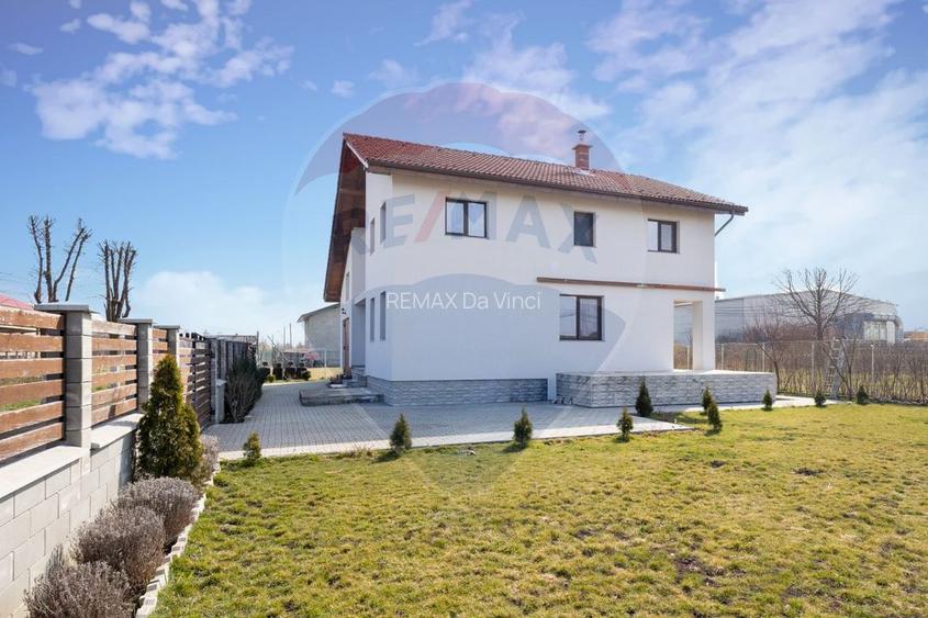 Casă de vânzare P+M - 6