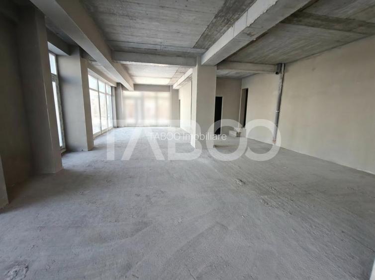 Spatiu Comercial de inchiriat cu 8 locuri de parcare - Vitrina 13 m - 2