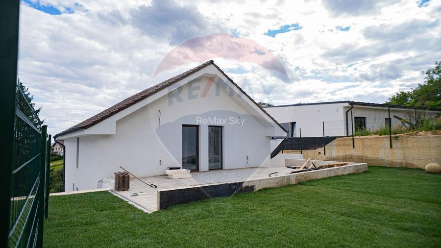 Casă / Vilă cu 4 camere de vânzare - 2