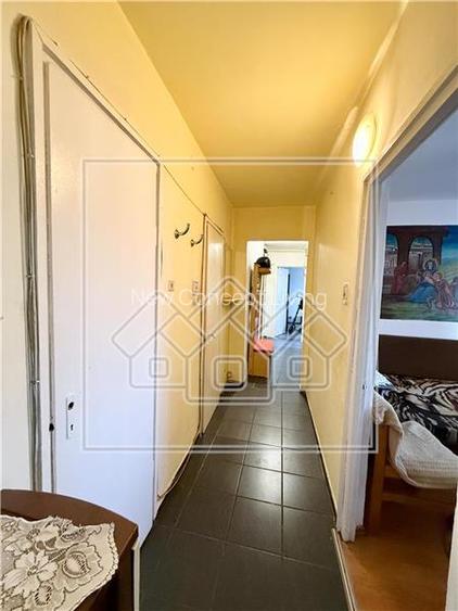 Apartament de vanzare in Sibiu - 3 camere, decomandat - Vasile Aaron - 2