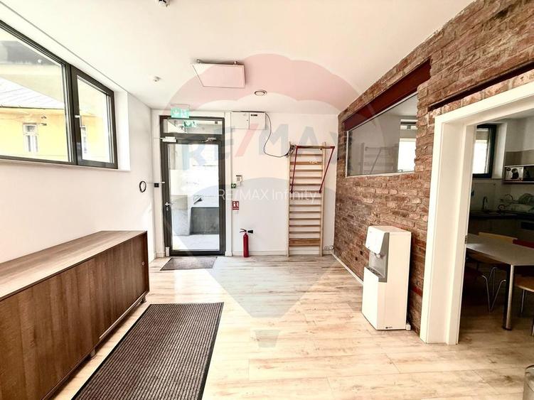 De închiriat spațiu Comercial/ de Birouri modern, Central - 21