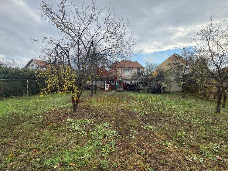 Investiție cu potențial: 2 apartamente + mansardă – Comison 0 - 2