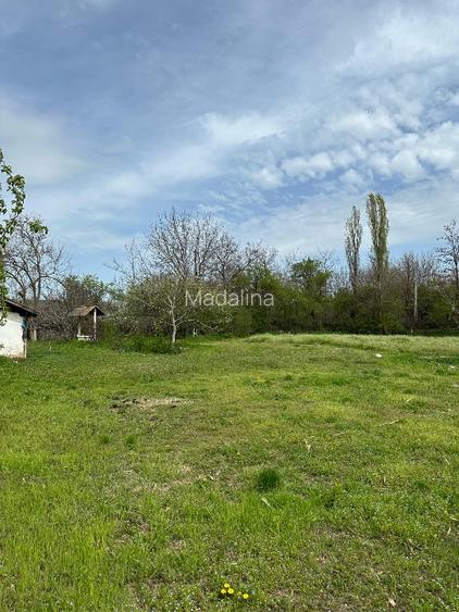 Vând teren intravilan stradal , posibilitate  parcelare  - 12