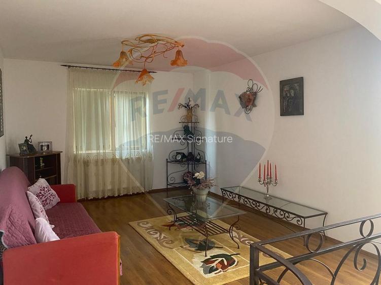 Casă / Vilă cu 5 camere de vânzare în zona Central - 32