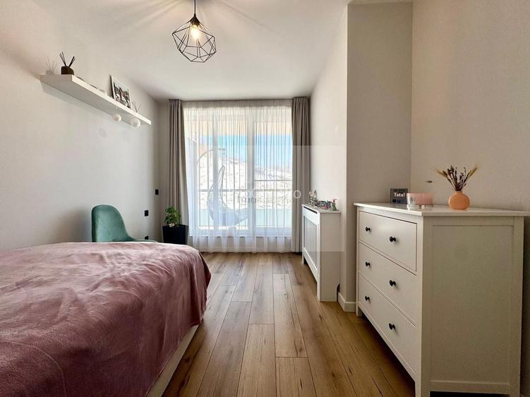 Vânzare  3 camere Grigorescu- -etaj 5/10-2 băi- parcare subter- terasa - 16