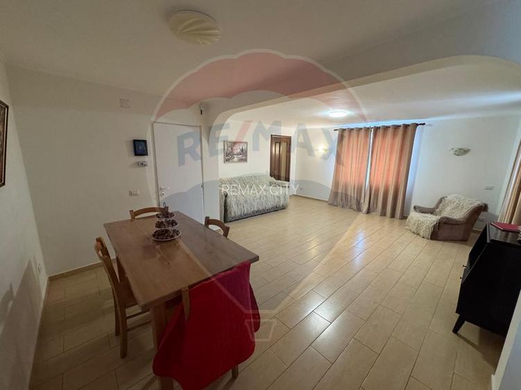 Casă / Vilă cu 6 camere de vânzare în zona Darmanesti - 51