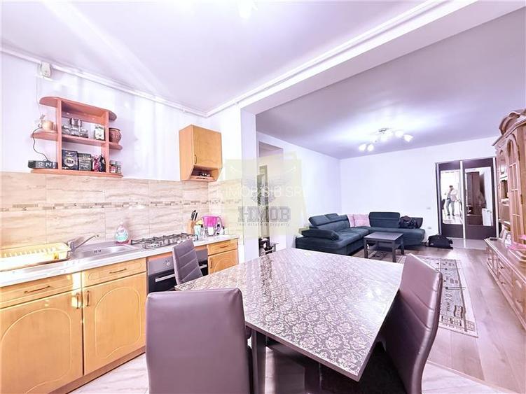 Apartament complet utilat 3 camere balcon parcare zona Mandra - 12